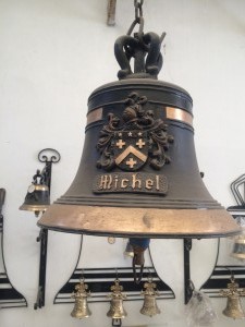 campana bronce                          