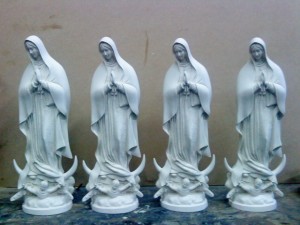 Virgen de Guadalupe en fibra de vidrio
